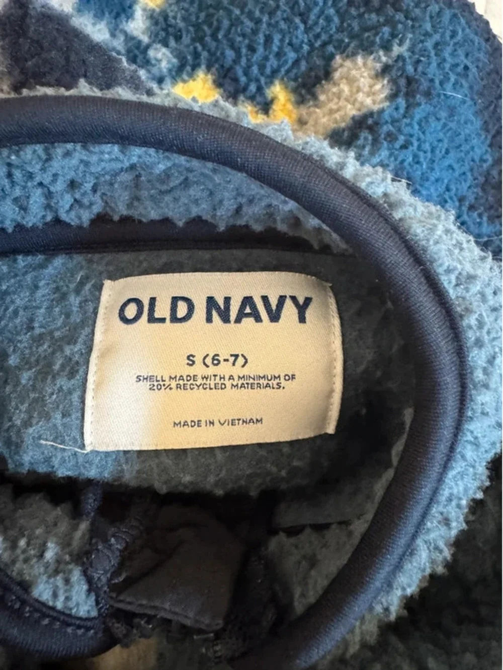 Boy’s Old Navy fuzzy fleece full zip mountain jacket size 6/7